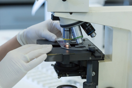 Celovito diagnostično orodje: SARS-CoV-2, Flu A/B in RSV Antigen hitri testni komplet